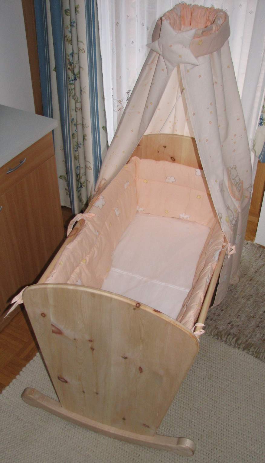 DIY Bauplan Baby Wiege aus Holz - haftig.at