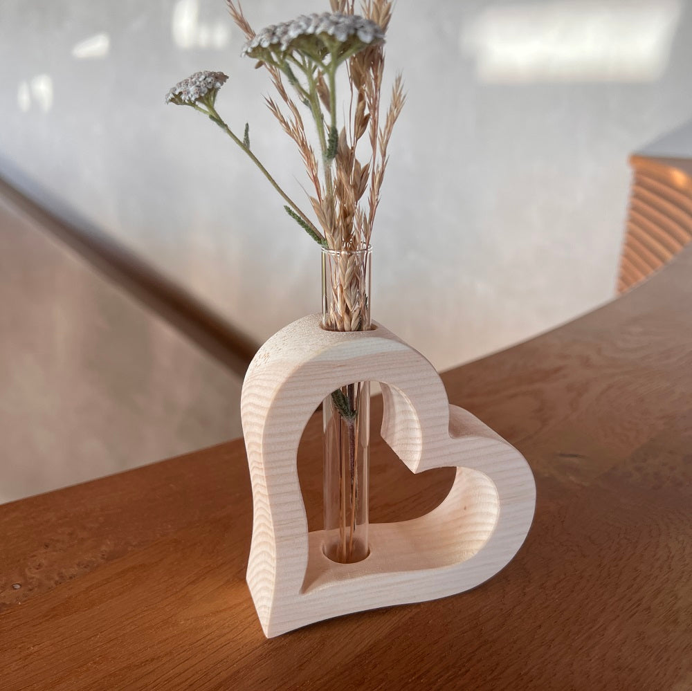 Herz-Vase aus Ahorn